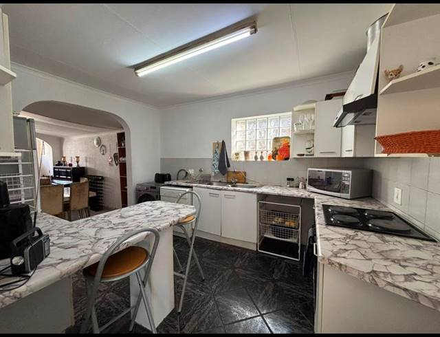 3 BEDROOM HOUSE FOR SALE IN WESTDENE